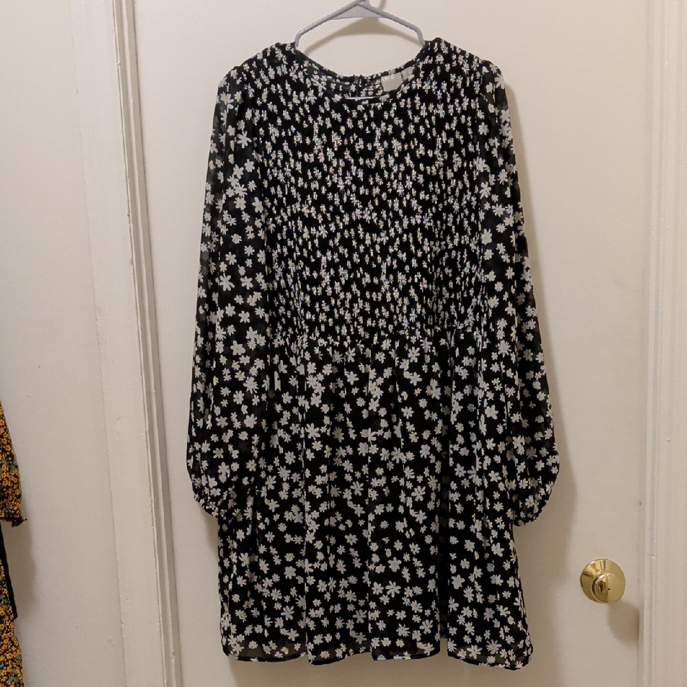 Elegant Black and White Floral Long Sleeve Dress
